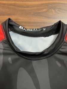 MMA เสื้อแรชการ์ดพิมพ์ซับลิเมชันกำหนดเอง240ป้องกันอัลทวอยเลต์ GSM การบีบอัดการต่อสู้แบบผดผื่น BJJ ผลิตในปากีสถาน - Product Image 3