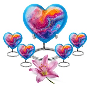 Urne pour animaux de compagnie Aurora Radiance, urnes en forme de cœur pour cendres, lot de 5 (urne de 10 pouces avec urne de 3 pouces, lot de 4) - Product Image 1
