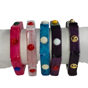 Ensemble de 5 bracelets empilables en résine - Bracelets géométriques hexagonaux multicolores avec incrustations décoratives cloutées, bijoux volumineux - Product Image 3