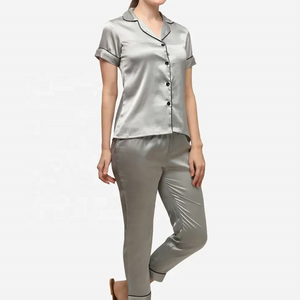 Dernière tendance Robe de nuit pour femme entièrement personnalisée pour l'hiver dans un design personnalisé Robe de nuit douce et confortable - Product Image 2