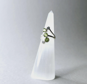 ขายส่งคริสตัลธรรมชาติ หินบำบัด เครื่องประดับ แท่นวางแหวนทรงหกเหลี่ยม แท่นวางเครื่องประดับคริสตัลเซเลไนต์ - Product Image 3