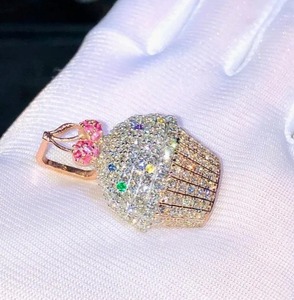 Ice out Cupcake Moissanite Diamond Pendant 925 Stealing Sliver Moissanite Pendant Hip hop Pendant Regalo para ella - Product Image 3