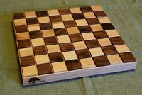 Échiquier en bois facile à transporter avec des pièces magnétiques pliables et des compartiments intérieurs pour le rangement du jeu