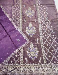 ชุดสูทผ้าไหมของผู้หญิงดีไซน์เนอร์ทันสมัยแบบเย็บปักด้วยมือที่สวยงามสำหรับงานเลี้ยงแบบดั้งเดิมของปากีสถานและอินเดีย - Product Image 2