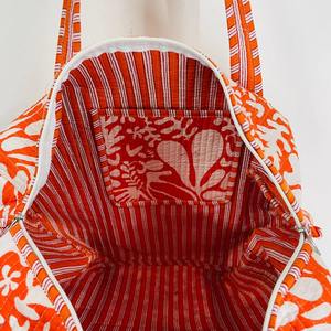 Bolsa de Viaje Deportiva Acolchada de Lujo Hecha a Mano, Diseño Floral Naranja, Algodón, Gran Capacidad, Resistente, para Fin de Semana - Product Image 3