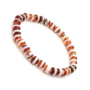 กำไลข้อมือโหราศาสตร์สำหรับทุกเพศทุกวัย ได้รับการรับรองจาก Arihant Gems & Jewels ทำจากหินคาลซิโดนีสีน้ำตาลและสีขาวธรรมชาติ  คริสตัลเสริมพลังบวก - Product Image 1