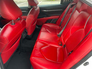 Toyota Camry XSE Turbo 2018, Sedán Automático con Motor V6 de 3.5L, Asientos de Cuero, Techo Corredizo Panorámico, Faros LED y Cámara Trasera - Product Image 5