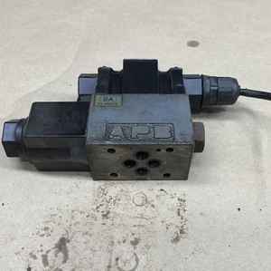 Válvula Direccional Operada por Solenoide DG4V-5-6C-M-PL-T-6-40, Válvula de Control DG4V-3-2A-M-P2-T-7-54 - Product Image 1