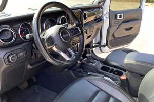 รถจี๊ปแรงเลอร์ อันลิมิเต็ด รูบิคอน 392 ปี 2022 ขับเคลื่อน 4 ล้อ เครื่องยนต์เฮมิ V8 กำลัง 470 แรงม้า พร้อมระบบล็อคเฟืองท้ายหน้าและหลัง - Product Image 4