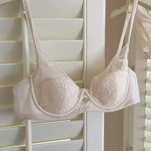 ชุดชั้นในลูกไม้ลายดอกไม้สุดเซ็กซี่ ระบายอากาศได้ดี สวยงามเย้ายวนใจ ชุดชั้นในลูกไม้แบบชุดบราและกางเกงในสำหรับผู้หญิง - Product Image 3