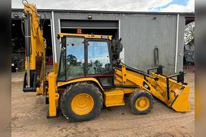 Chargeuse-pelleteuse d'occasion Cat 420F/420E avec moteur, boîte de vitesses, roulement et pompe 6900KG - Product Image 4