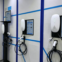 Borne de recharge murale commerciale 7kW EV Type 2 32A 220V Monophasé IP66 OCPP RFID App Câble 5M Garantie 18 mois CE FCC pour BYD/Tesla/Nissan