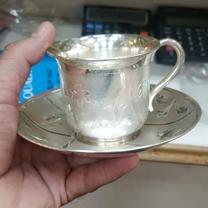 Ensemble de sous-verres en métal élégant fonctionnel avec éléments décoratifs offrant à la fois une protection et une décoration élégante pour la maison - Product Image 4