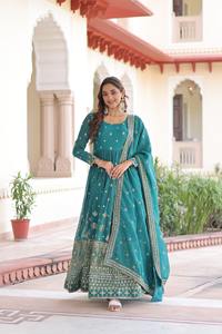Fournisseur en gros de robes Anarkali avec broderie et travail de séquence pour mariage ou fête et vêtements de fête pour quantité en gros - Product Image 4