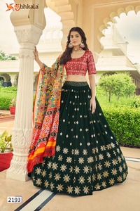 Designer Velvet lehanga choli pour femmes pour les achats en ligne de mariage surat, robes royales de mariage pakistanais en Inde 2022 - Product Image 5