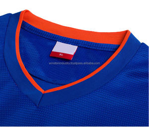 Camiseta y calcetines de fútbol transpirables de secado rápido profesionales personalizados con diseño deportivo único - Product Image 2