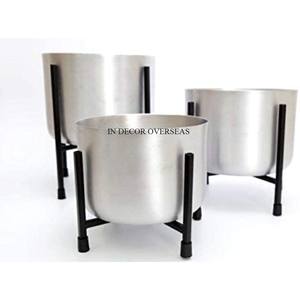 Jardinière de forme ovale en métal galvanisé avec poignées en bois pour la décoration de la maison et du bureau. - Product Image 2