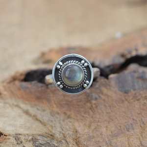 Bague bohème en argent sterling avec labradorite, bijoux en pierres précieuses faits à la main, cadeau unique et élégant pour femmes - Product Image 3