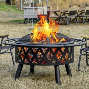 Fogón de hierro clásico con área de quemado adicional y patas forjadas vintage construidas para disfrutar del fuego del patio en invierno - Product Image 2