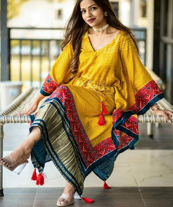 Anniversaire Glam: Célébrez avec style avec des robes d'anniversaire Femmes-Ensembles chics et festifs sur mesure pour un anniversaire inoubliable - Product Image 1