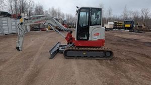 Excavadoras Compactas Usadas Ta.keu.chi TB350R de Alta Eficiencia y Construcción Duradera con Motor Kubota y Bomba HYDAC en Venta - Product Image 2