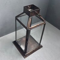 Farol de Vela Artesanal con Diseño Artístico, Vidrio y Latón con Acabado Marrón, 4x4x4.5 Pulgadas, Modelo L358, para Decoración del Hogar