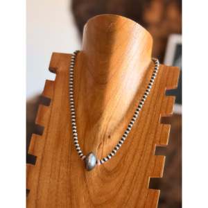 Collar de Perlas de Concha Rosa con Cuentas Estilo Étnico Navajo y Perla Graduada de Plata Esterlina en Cadena - Product Image 2