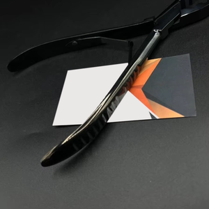 Pinzas para Extensiones de Cabello con Trama de Acero Inoxidable de Grado Quirúrgico con Logotipo Personalizado, Color Negro Mate, Tendencia Superior - Product Image 5