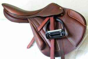 Selle de dressage en cuir de qualité supérieure pour chevaux avec doublure en polyester Selle d'équitation équestre confortable et durable - Product Image 5