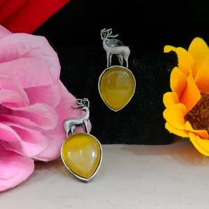 Boucles d'oreilles à la mode en pierre de Monalisa oxydée verte Charme classique élégant élégant avec pierre de Monalisa centrale Élégant élégant - Product Image 2