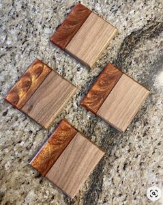 Posavasos de diseño artístico de resina y madera de acacia para decoración del hogar para bebidas, suministros para hoteles y restaurantes, diseño único hecho a mano - Product Image 6