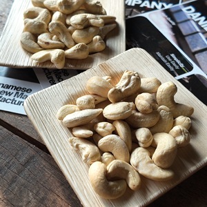 Ventes chaudes Noix de cajou blanches du Cambodge Noyau de qualité W320 Fraîches Biologiques 100% Naturelles avec emballage sous vide pour la transformation alimentaire - Product Image 1