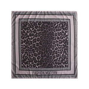 Tela de Pañuelo Cuadrado Estampada Personalizada de Alta Calidad con Servicio de Etiqueta Privada para Promoción Empresarial y Marca - Product Image 4