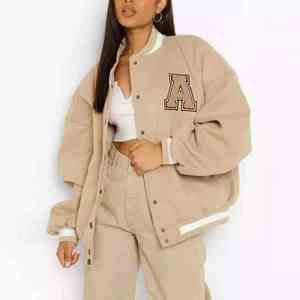 Veste d'université Letterman brodée personnalisée pour femmes avec logos et patchs personnalisés Veste de style universitaire respirante de qualité supérieure - Product Image 1