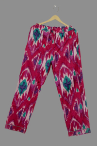 Conjunto de pijama de algodón suave y ligero para mujer con hermosa ropa de dormir con estampado Ikat para noches cómodas - Product Image 3