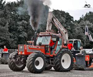 Tracteur d'occasion Fiat 180-90 180 CV 4 roues motrices 6 cylindres Turbo DT pour l'agriculture et les vergers à vendre - Haute productivité et durabilité - Product Image 3