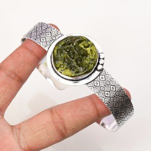 Bracelet manchette en argent sterling 925 fait à la main pour femme pierre précieuse de moldavite naturelle effet de changement optiquement vert effets spéciaux - Product Image 3