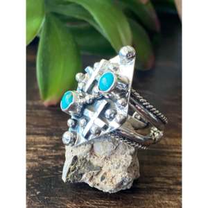 Bague en argent sterling avec turquoise Kingman, faite à la main par des artisans Navajo, sertie de pierres géométriques, bijoux fins - Product Image 4