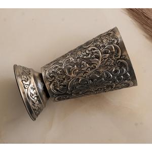 IndianArtVilla Florero de aluminio con intrincado diseño en relieve-Florero de mesa decorativo, 6,8 pulgadas - Product Image 3