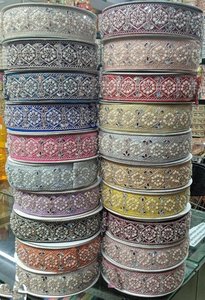 Cordones bordados de gasa de 1,25 pulgadas de ancho hechos a medida con perlas adjuntas Dieciséis opciones de color para ropa y reventa de zapatos - Product Image 6