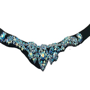 Banda para la frente con diseño personalizado de cristales de plata y turquesa, en forma de U, de cuero negro - Product Image 1