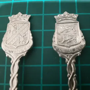 Ensemble de cuillères à manche torsadé doré en aluminium moulé avec un design élégant parfait pour la vaisselle et les accessoires de salle à manger - Product Image 5