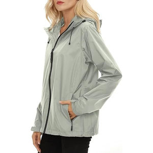 Nueva llegada 2025 mujeres cortavientos con capucha transpirable a prueba de viento impermeable chaqueta de lluvia chaquetas de mujer personalizadas - Product Image 4