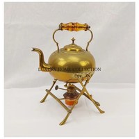 Théière traditionnelle indienne en laiton avec un artisanat exquis et un charme classique idéal pour les cadeaux ou un usage personnel