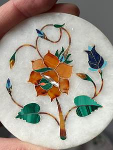 Ensemble de dessous-de-verre en marbre indien incrusté, fabriqué à la main avec de la malachite, du lapis-lazuli et de la nacre, 6 dessous-de-verre et un support - Product Image 5