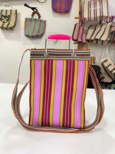 Elegante bolsa de mercado impermeable a rayas ecológica hecha de nailon reciclado con dos opciones de transporte y Asa de metal resistente - Product Image 2