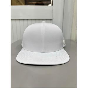 Gorra de Béisbol de PVC con Logotipo, Deportiva, Transpirable, Impermeable, de 6 Paneles, Clásica, OEM, de Alta Calidad, Personalizable, con Cierre a Presión - Product Image 4