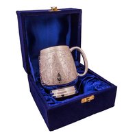 Regalo de negocios y promocional Juego de platillos de 4 tazas de té chapados en oro y plata de latón con bandeja Estilo líder disponible al mejor precio