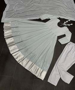 Satén glamoroso Ropa de temporada SalwarKameez con estampado digital opulento y adornos de encaje Fabuloso tul Ropa de novia Lehenga Choli - Product Image 4