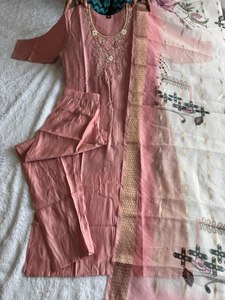 ชุดเดรสผ้าไหมสไตล์ยาวสำหรับงานปาร์ตี้งานแต่งงานงานทำมือชุดยาวจากปากีสถาน - Product Image 3